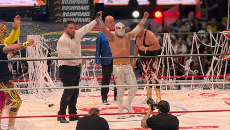 Místico vence a Averno y se queda con su cabellera en el 93 Aniversario del CMLL
